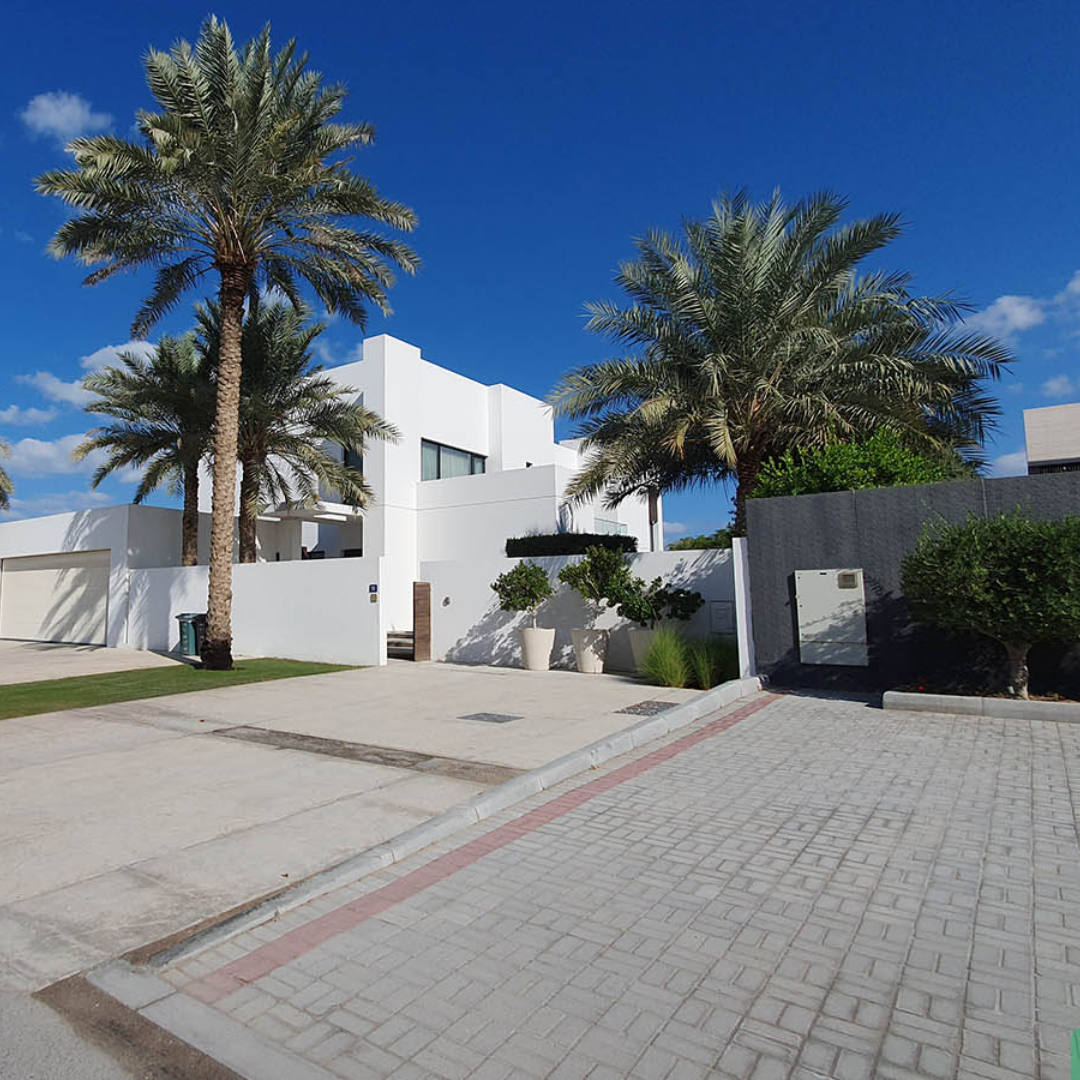 picture showing luxury villas and gardens in al sheif areas