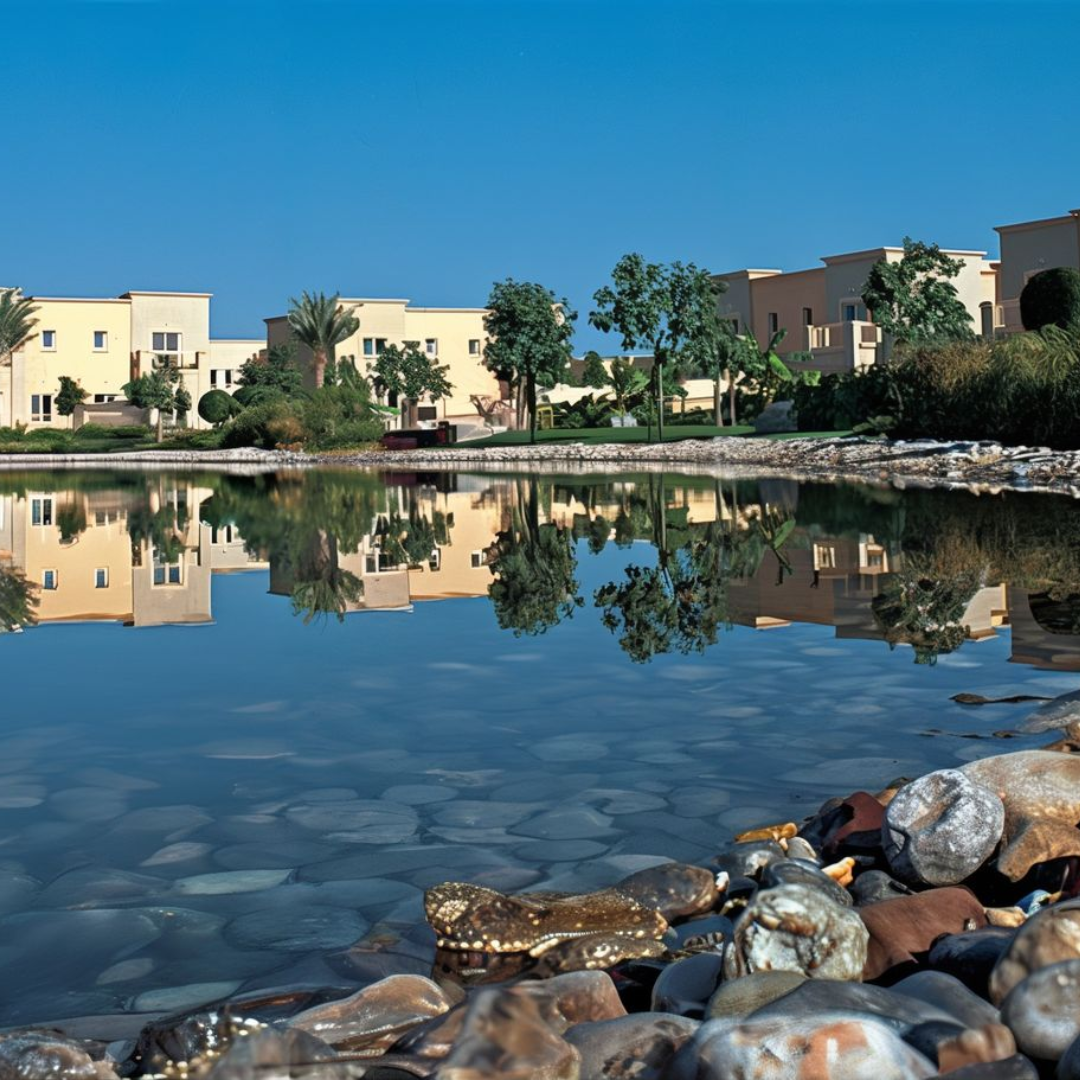 picture showing the beautiful lake and luxury villas around the lake area 