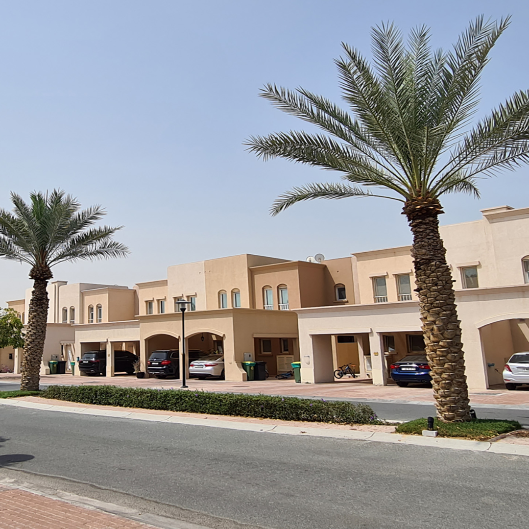 picture showing villas and appartments living Maeen Dubai area 