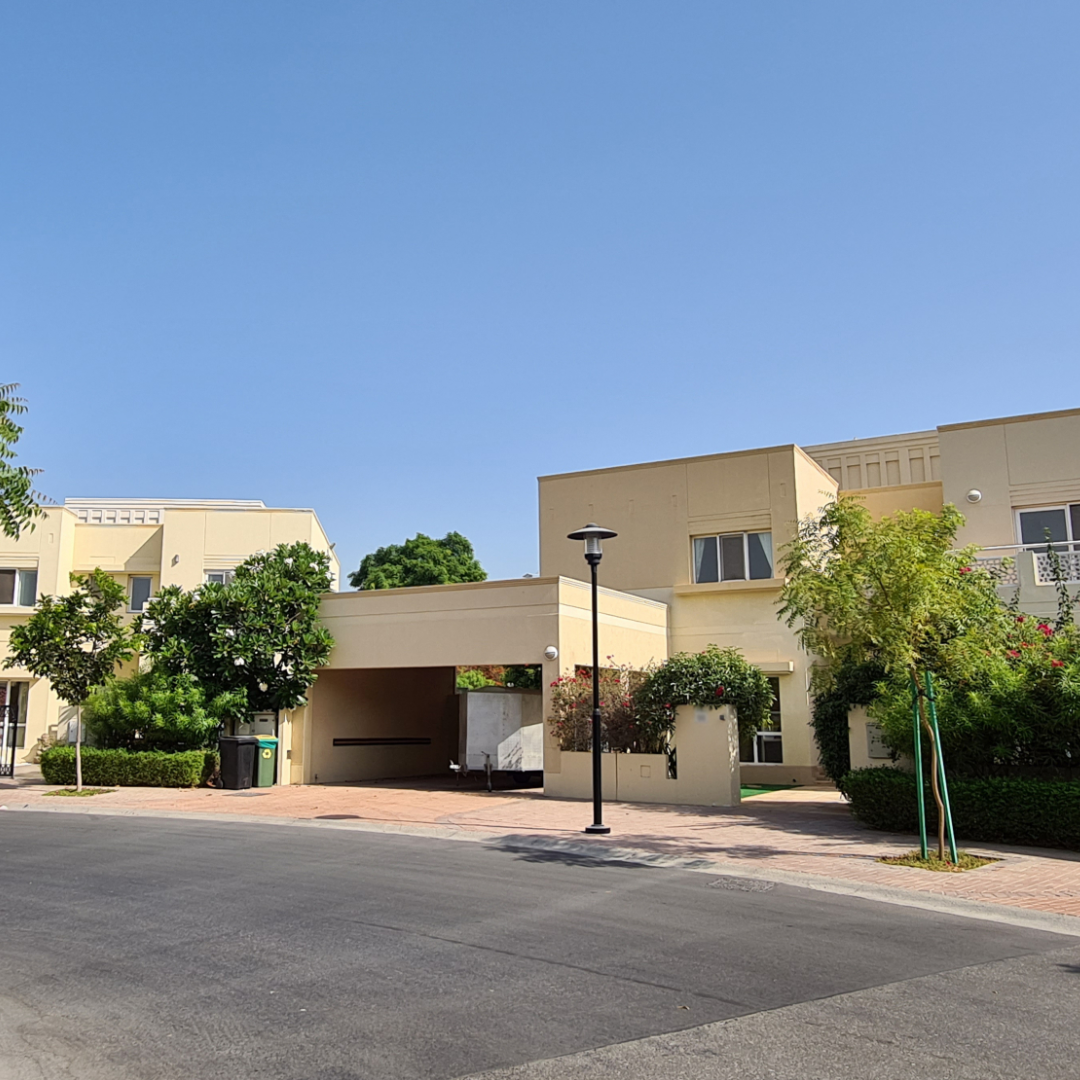picture showing luxury villas in Meadows area 