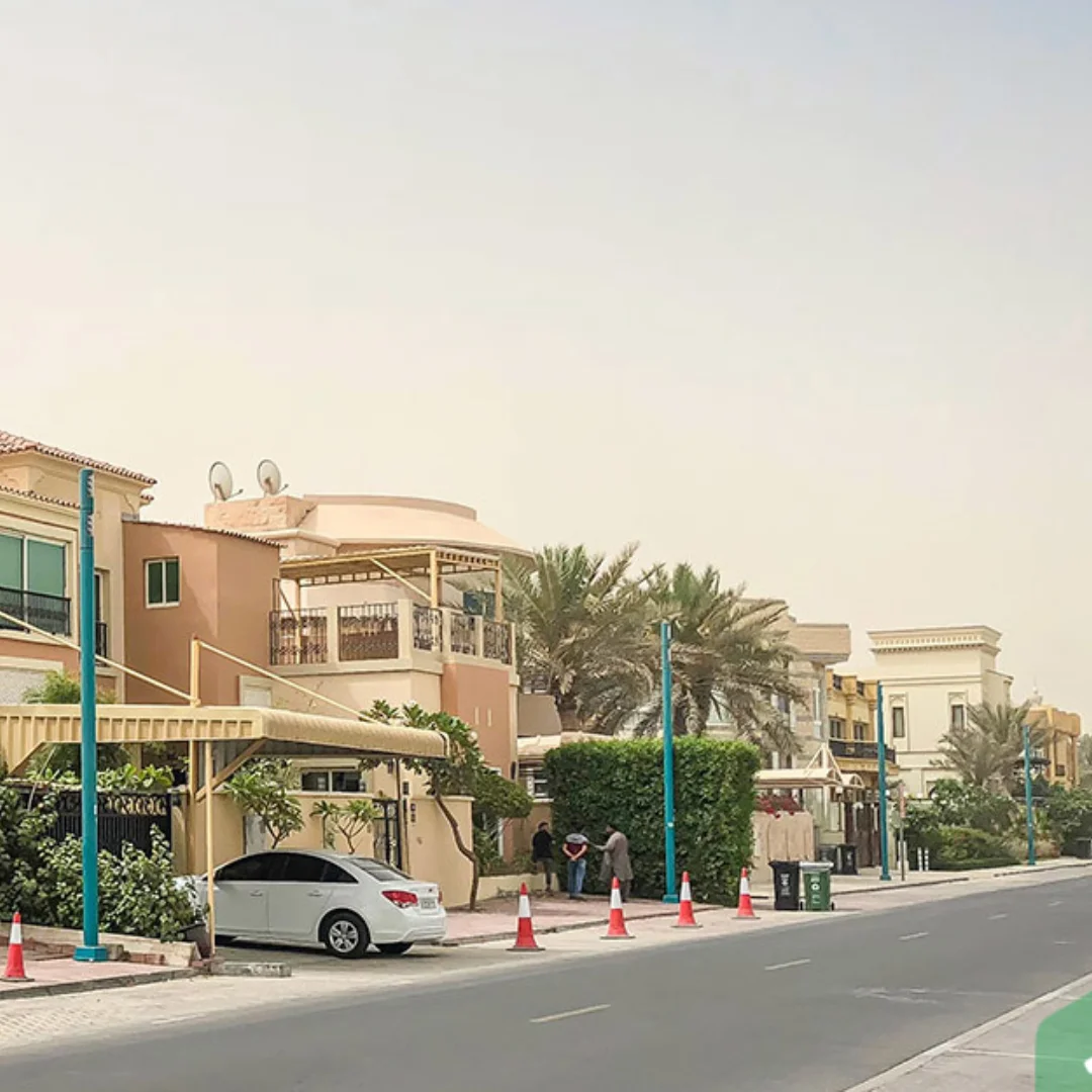 picture showing luxury appartment and cars in umm suqeim area