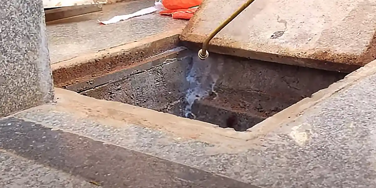 open manhole for pest control 